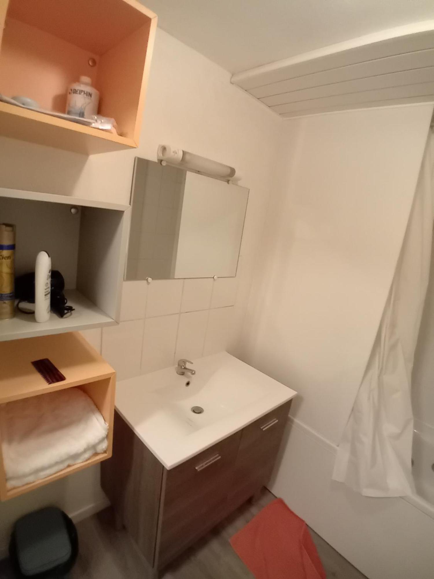 Appart Chartreux Baignoire Massante ,A 3 Minutes Du Centre En Bus! 2 Etoiles Atout France Voiron Luaran gambar